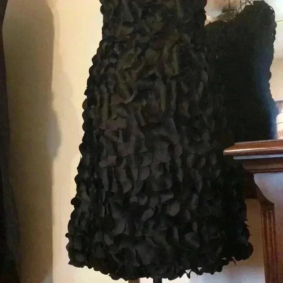 Petal Black Dress - Picture 6 of 9